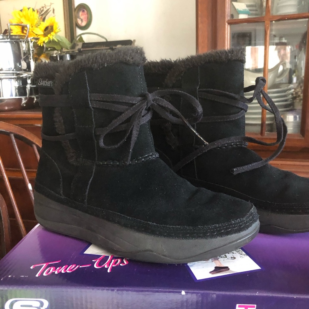 SKECHERS Black Suede Boots Tone-Ups Chalet Snow Day Bootie Faux Fur Lined Size 6